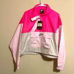 Brand new Nike windbreak oversized crop jacket. Size small